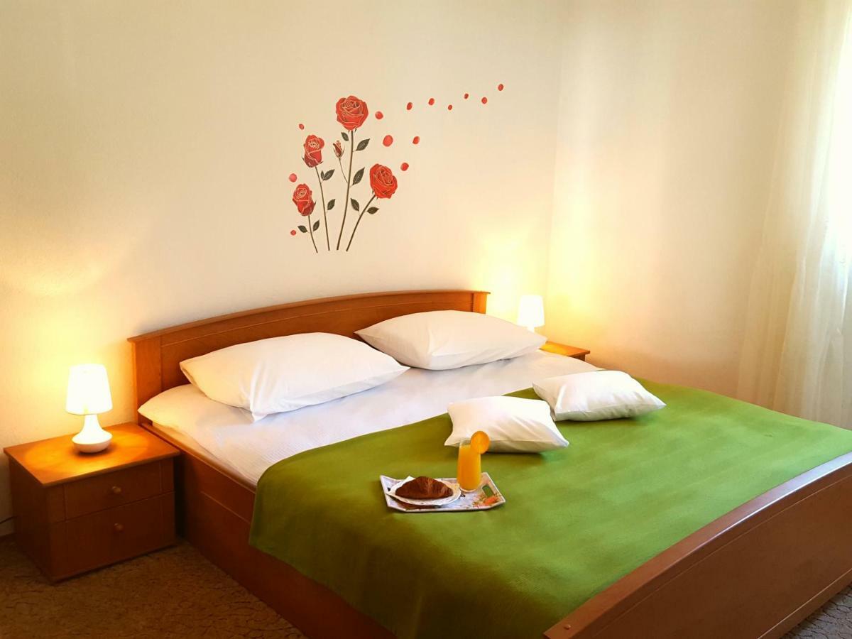 Apartmani Bezma Bol Kültér fotó