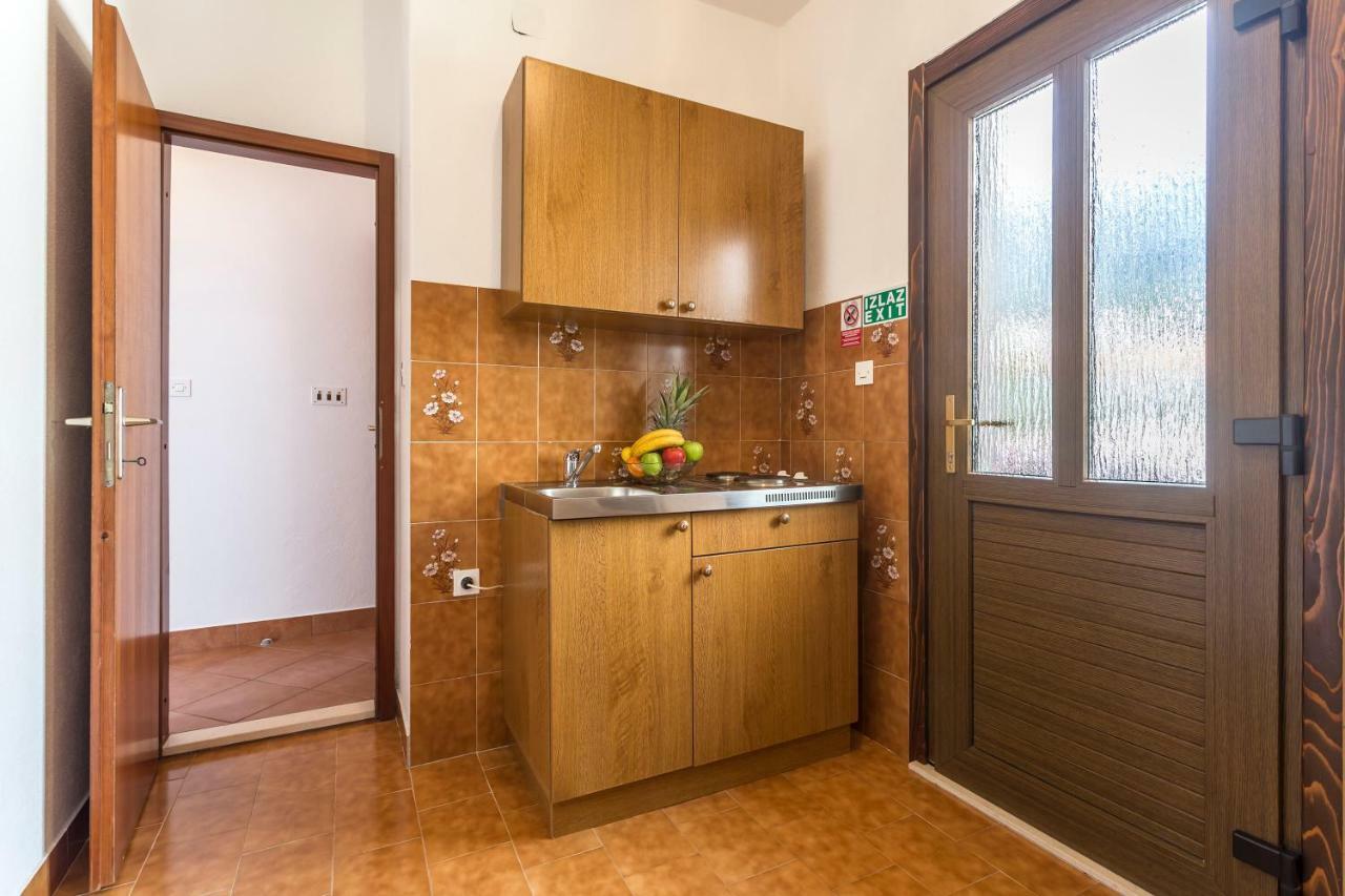 Apartmani Bezma Bol Kültér fotó